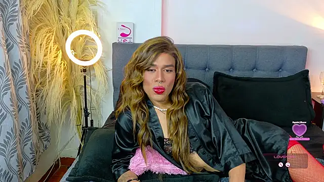 Snapshot of Rouse_Hilton chatting on 11-04-25, 01:16 Rouse Hilton online show from 11-04-25, 01:16