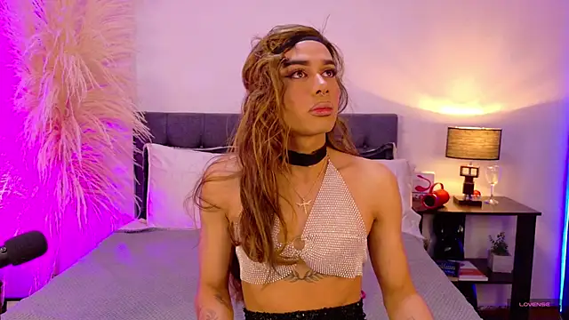 Snapshot of Rouse_Hilton chatting on 11-17-25, 10:59 Rouse Hilton online show from 11-17-25, 10:59