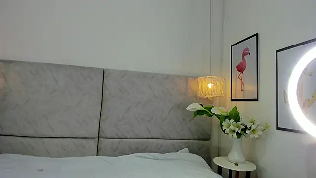 naomiii   online show from 12-03-25, 11:41