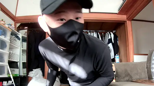 Snapshot of tuki_fu chatting on 12-14-24, 05:07 tuki fu online show from 12-14-24, 05:07