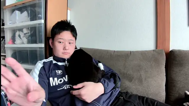 Snapshot of tuki_fu chatting on 03-08-25, 05:38 tuki fu online show from 03-08-25, 05:38