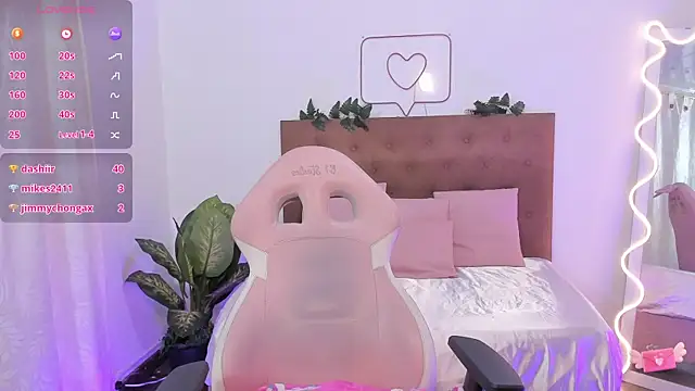 Snapshot of Amara_tay chatting on 03-07-25, 10:10 Amara tay online show from 03-07-25, 10:10