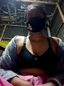 Snapshot of HenaAra chatting on 01-11-25, 04:36 HenaAra online show from 01-11-25, 04:36