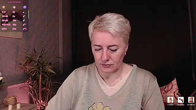 Snapshot of Nika_Smit chatting on 07-11-26, 04:59 Nika Smit online show from 07-11-26, 04:59