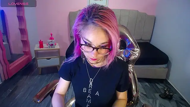 abril ch  online show from 11-06-25, 10:49