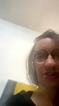 Snapshot of gloria7v05 chatting on 07-11-26, 01:58 gloria7v05 online show from 07-11-26, 01:58