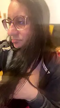 Snapshot of gloria7v05 chatting on 07-14-26, 01:17 gloria7v05 online show from 07-14-26, 01:17