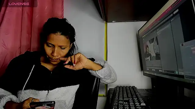 Snapshot of Nenita_Hot_ chatting on 09-08-25, 08:52 Nenita Hot online show from 09-08-25, 08:52