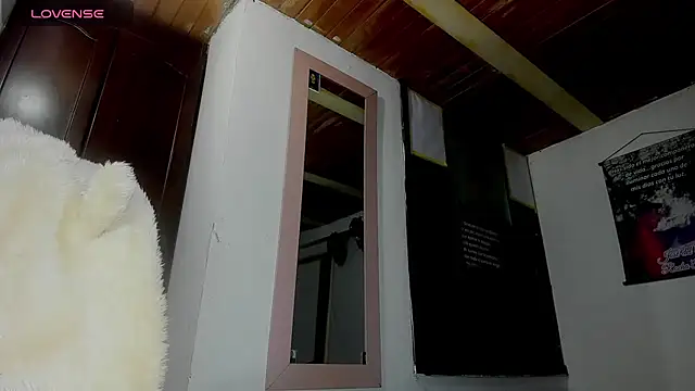 Snapshot of Nenita_Hot_ chatting on 10-03-25, 08:17 Nenita Hot online show from 10-03-25, 08:17