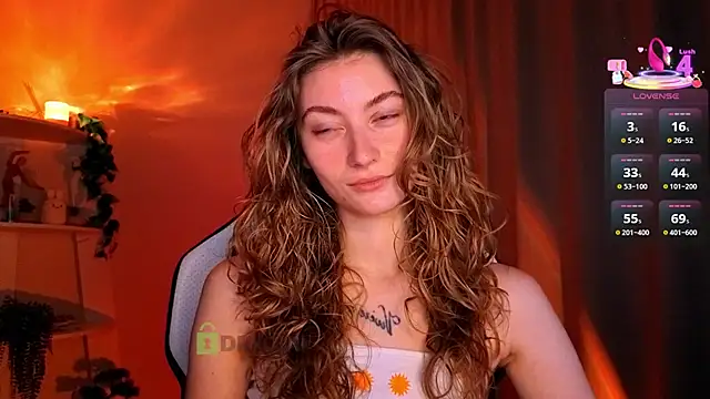 Snapshot of lady_curls chatting on 04-21-26, 09:50 lady curls online show from 04-21-26, 09:50