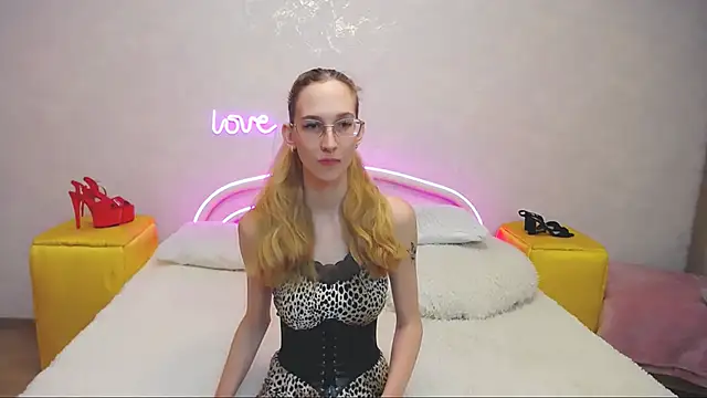 KlaryBrait online show from 02-25-25, 01:39