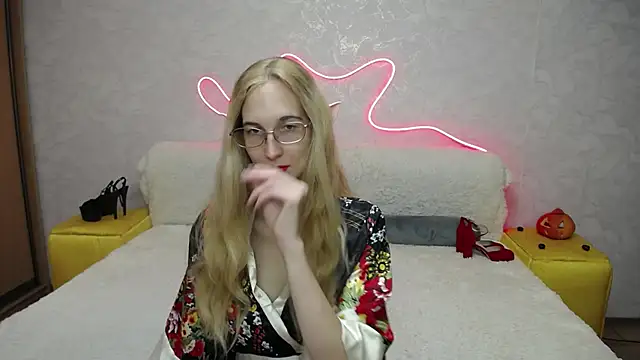 KlaryBrait online show from 10-30-25, 06:04