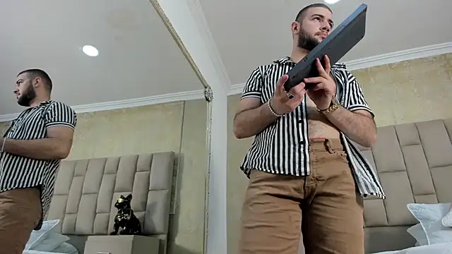 Snapshot of MaximusDick1_ chatting on 10-19-25, 04:35 MaximusDick1 online show from 10-19-25, 04:35