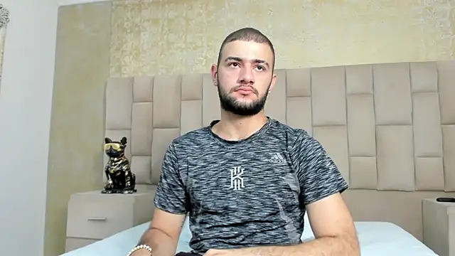 Snapshot of MaximusDick1_ chatting on 11-05-25, 04:23 MaximusDick1 online show from 11-05-25, 04:23