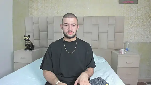 Snapshot of MaximusDick1_ chatting on 11-14-25, 04:11 MaximusDick1 online show from 11-14-25, 04:11