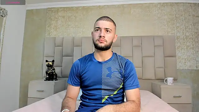 Snapshot of MaximusDick1_ chatting on 11-22-25, 04:22 MaximusDick1 online show from 11-22-25, 04:22