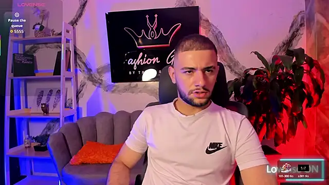 MaximusDick1  online show from 01-16-26, 03:54