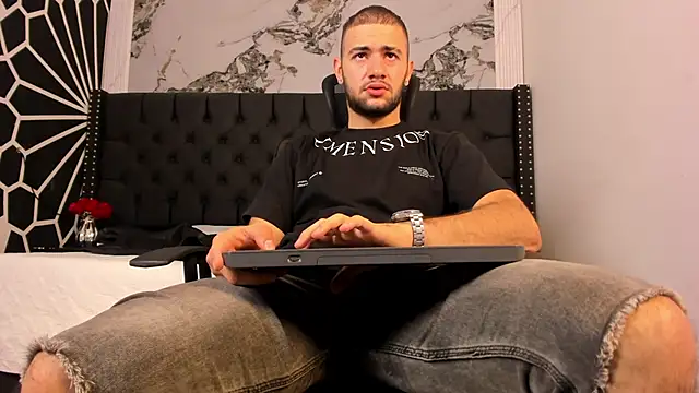 MaximusDick1  online show from 05-31-26, 11:39