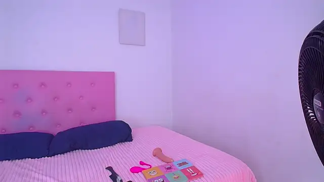 Snapshot of issa_kitty chatting on 01-23-25, 06:03 issa kitty online show from 01-23-25, 06:03