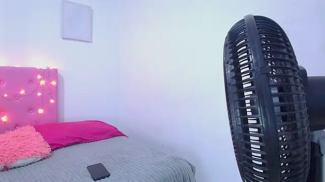 Snapshot of issa_kitty chatting on 01-30-25, 03:08 issa kitty online show from 01-30-25, 03:08