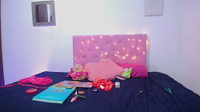 Snapshot of issa_kitty chatting on 02-18-25, 11:41 issa kitty online show from 02-18-25, 11:41