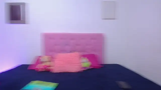 Snapshot of issa_kitty chatting on 03-04-25, 11:00 issa kitty online show from 03-04-25, 11:00