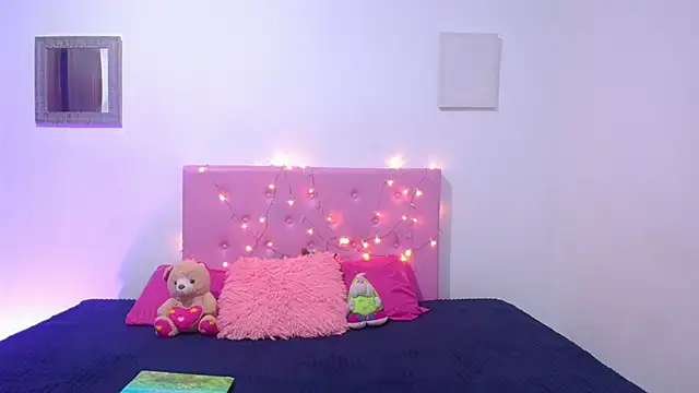 Snapshot of issa_kitty chatting on 03-05-25, 04:45 issa kitty online show from 03-05-25, 04:45