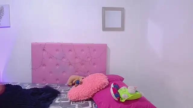 Snapshot of issa_kitty chatting on 03-07-25, 04:44 issa kitty online show from 03-07-25, 04:44