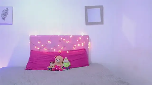 Snapshot of issa_kitty chatting on 03-18-25, 09:53 issa kitty online show from 03-18-25, 09:53