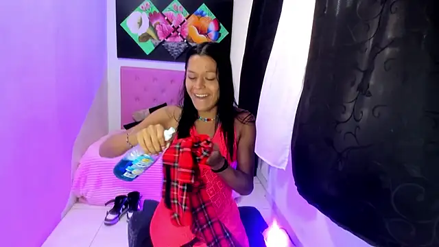 Snapshot of issa_kitty chatting on 11-15-25, 06:59 issa kitty online show from 11-15-25, 06:59