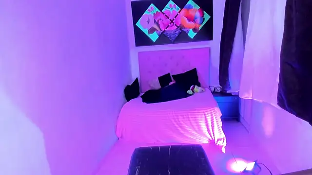 Snapshot of issa_kitty chatting on 11-20-25, 10:42 issa kitty online show from 11-20-25, 10:42