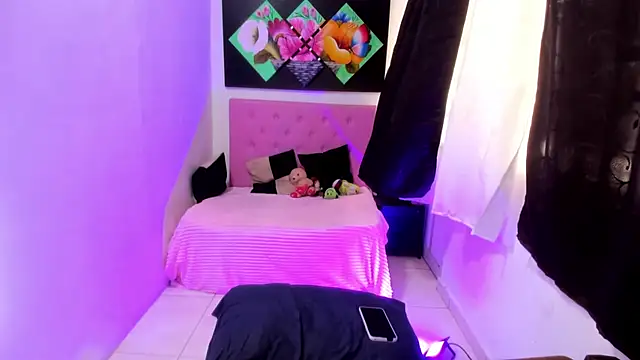 Snapshot of issa_kitty chatting on 11-21-25, 07:12 issa kitty online show from 11-21-25, 07:12