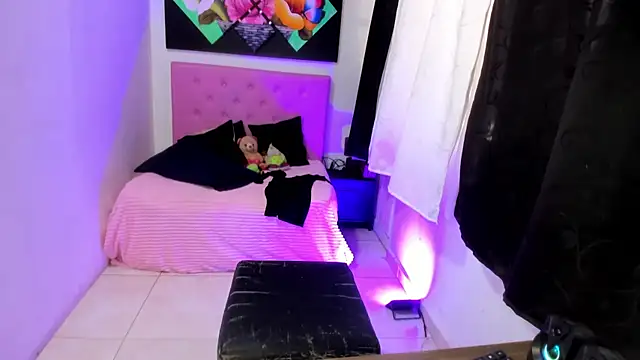 Snapshot of issa_kitty chatting on 11-27-25, 07:05 issa kitty online show from 11-27-25, 07:05