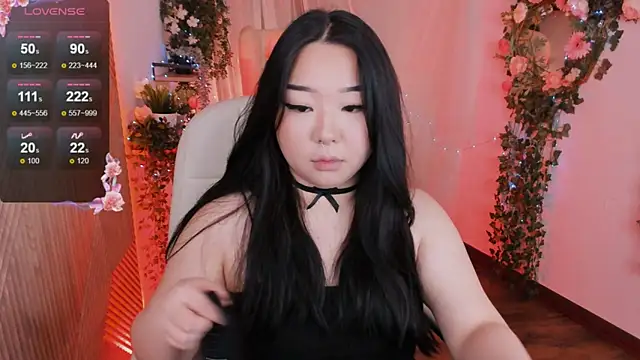 Snapshot of mei_honey_ chatting on 12-18-24, 02:06 mei honey online show from 12-18-24, 02:06