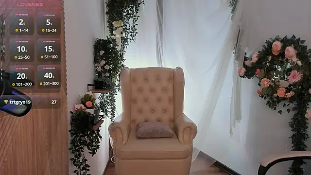 Snapshot of mei_honey_ chatting on 03-07-25, 02:01 mei honey online show from 03-07-25, 02:01