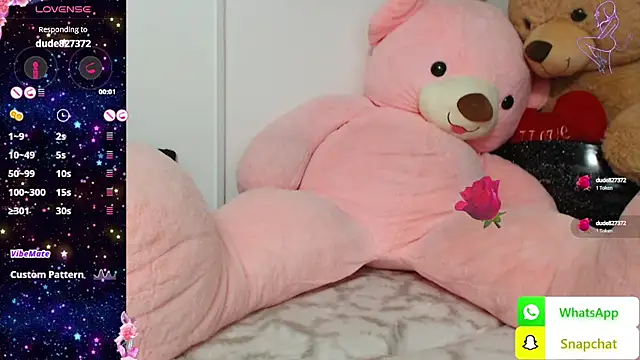 Snapshot of EvelynAisha chatting on 01-06-25, 07:13 EvelynAisha online show from 01-06-25, 07:13