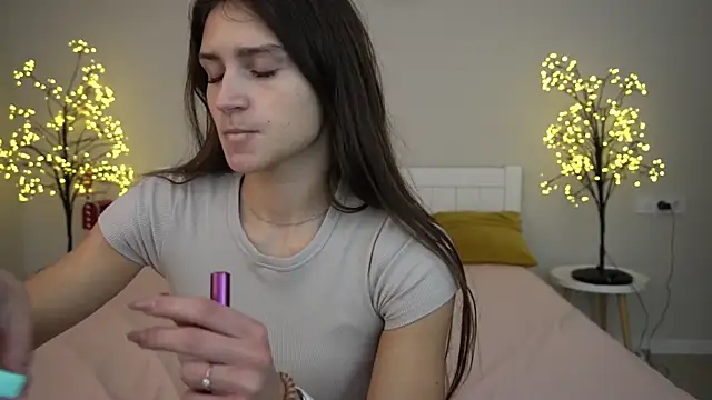 Snapshot of ValeryRoyale chatting on 02-05-25, 02:37 ValeryRoyale online show from 02-05-25, 02:37