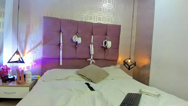 Snapshot of Lilith_Vera chatting on 10-15-25, 12:49 Lilith Vera online show from 10-15-25, 12:49