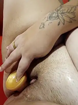 Snapshot of carola_hotwife chatting on 02-21-25, 08:38 carola hotwife online show from 02-21-25, 08:38