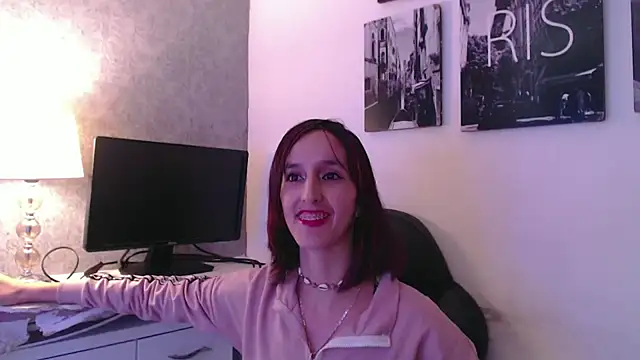 Snapshot of Ambar_Roux_ chatting on 01-12-25, 01:58 Ambar Roux online show from 01-12-25, 01:58