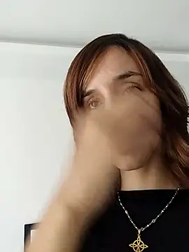 Snapshot of Ambar_Roux_ chatting on 11-06-25, 01:45 Ambar Roux online show from 11-06-25, 01:45