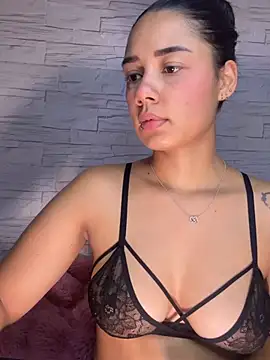 Snapshot of _Luana chatting on 07-05-26, 02:40 Luana online show from 07-05-26, 02:40