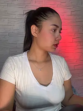 Snapshot of _Luana chatting on 07-26-26, 12:41 Luana online show from 07-26-26, 12:41