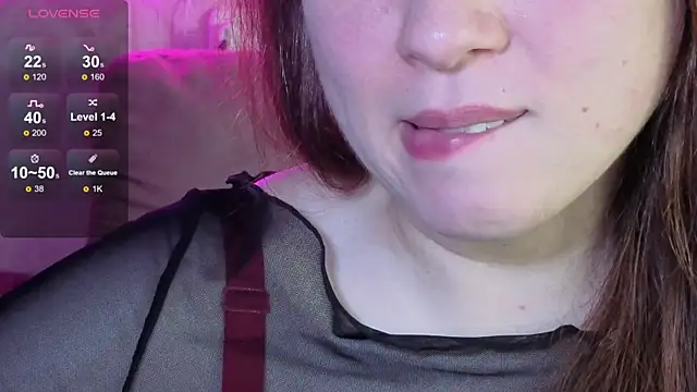 Snapshot of KellyCrystall chatting on 10-31-25, 03:29 KellyCrystall online show from 10-31-25, 03:29