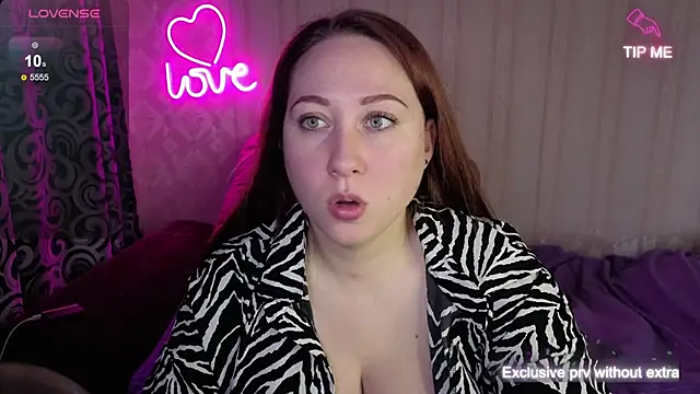 Snapshot of KellyCrystall chatting on 11-09-25, 06:33 KellyCrystall online show from 11-09-25, 06:33