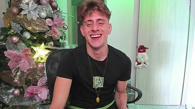 Snapshot of Jasperjoness chatting on 12-18-24, 05:52 Jasperjoness online show from 12-18-24, 05:52