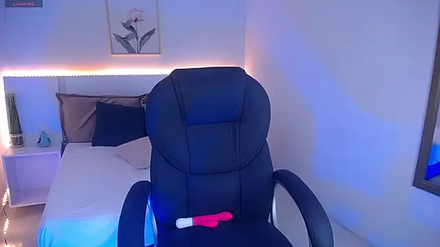 Snapshot of violeta_leon chatting on 12-14-24, 09:40 violeta leon online show from 12-14-24, 09:40