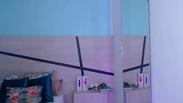 Snapshot of violeta_leon chatting on 01-05-25, 06:13 violeta leon online show from 01-05-25, 06:13