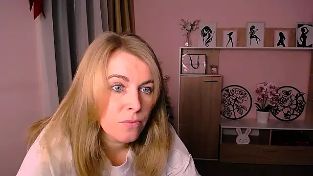 Hot Milady online show from 12-24-24, 07:39