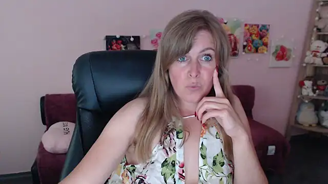 Hot Milady online show from 06-18-26, 07:41